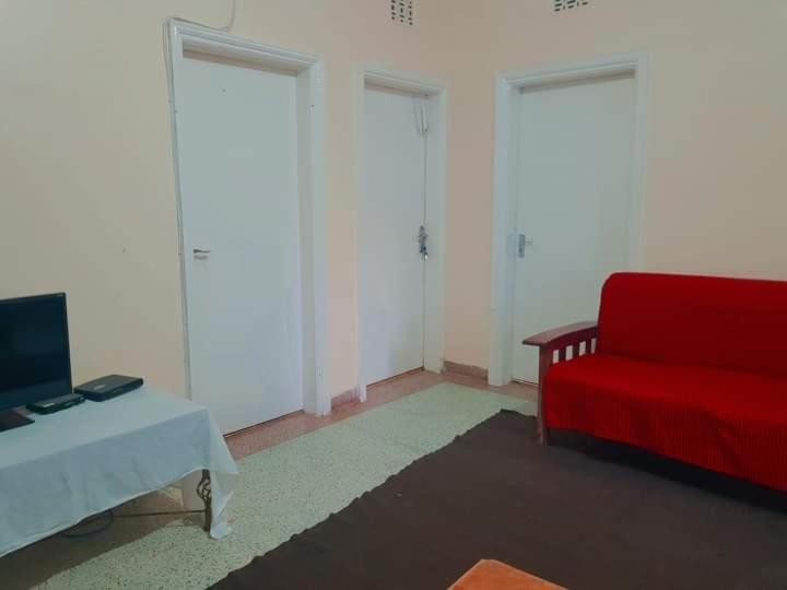 Pinkroses Gardens Hostel Найробі Екстер'єр фото